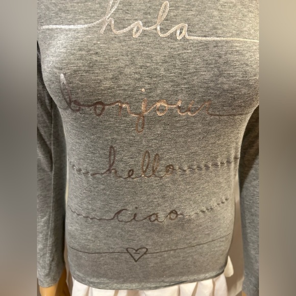 Girls Old Navy “hola, bonjour, hello, ciao” long sleeve scoop neck shirt. - Picture 2 of 6